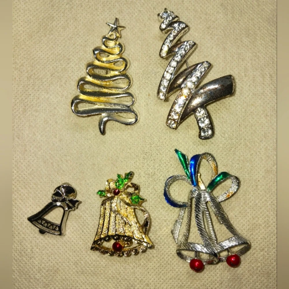 Vintage Christmas Brooch Set - Gold and Silver, Monet Gerrys Danecraft - Picture 1 of 12